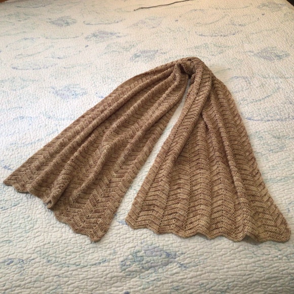 Hand made women’s shawl - Picture 3 of 7